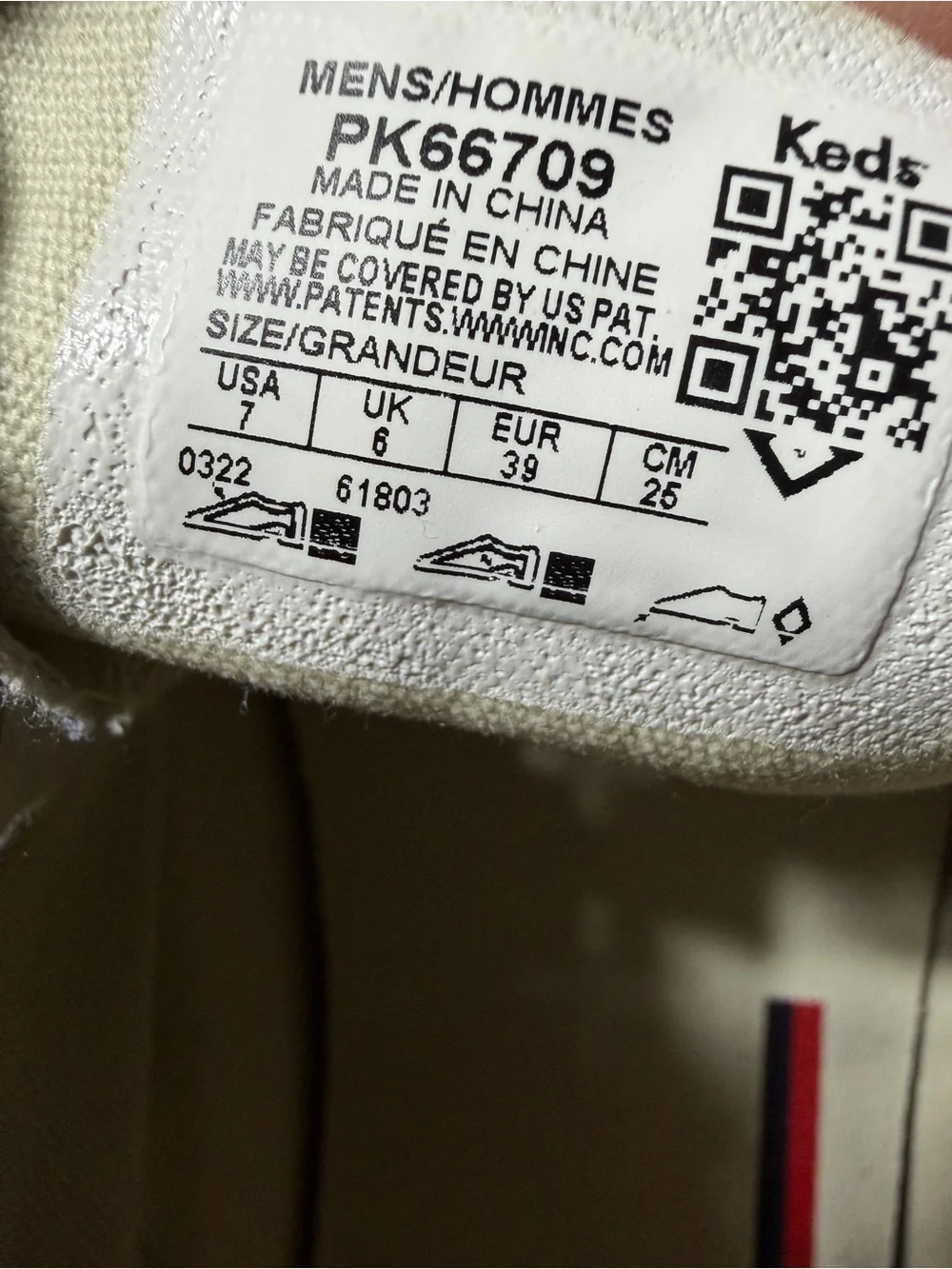 Keds size 7 Low-Top Sneakers in Navy and Cream